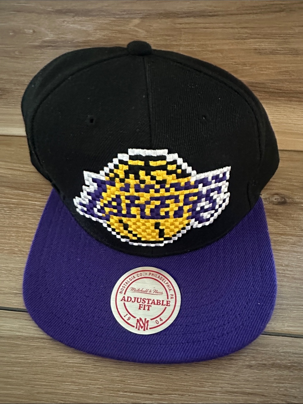 Mitchell &Ness LA Lakers 8-Bit XL SnapBack OS
